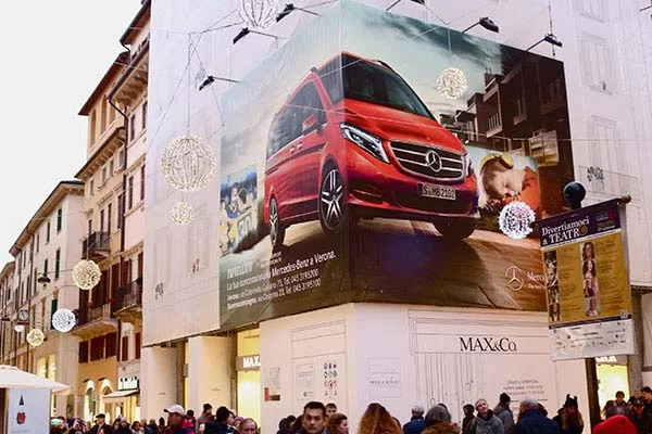 Maxi Affissione via Mazzini, Verona