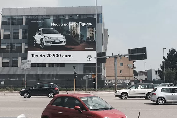 Maxi Affissione Verona con Volkswagen