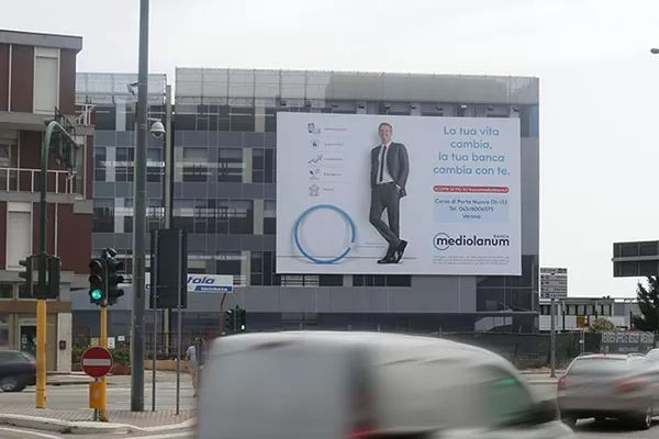 Banca Mediolanum maxi affissione a Verona