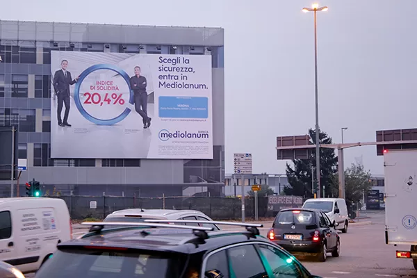 MEDIOLANUM maxi affissione Verona