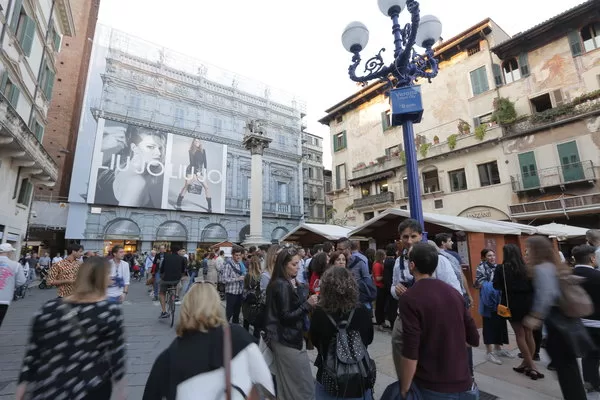 VERONA – Piazza Erbe