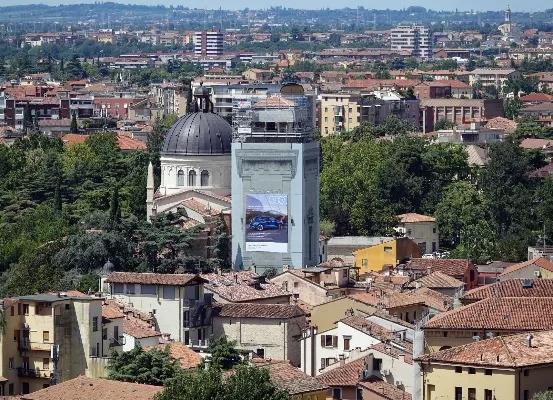 Maxi Affissione Verona sul campanile della Chiesa di San Giorgio