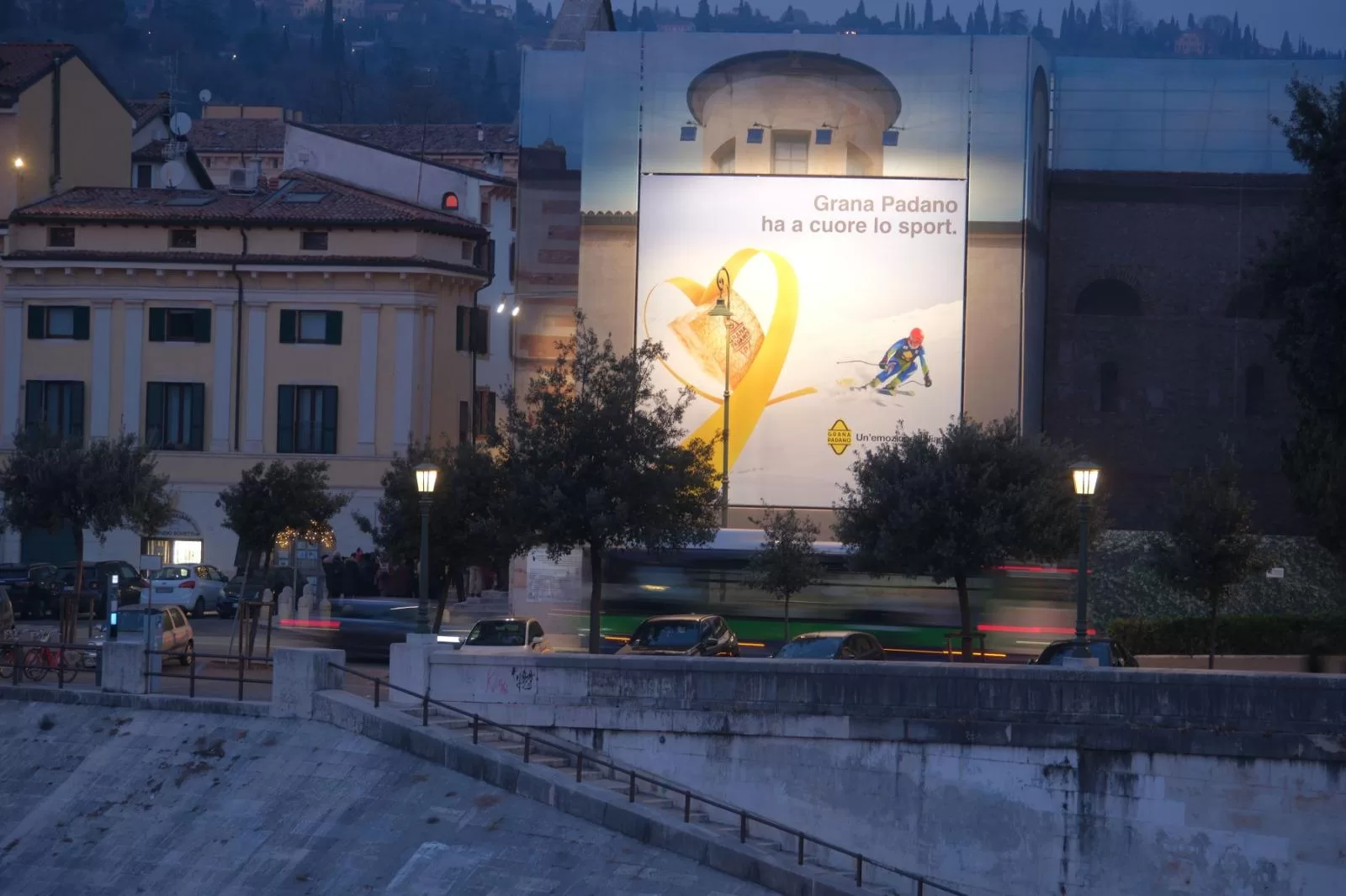 impianto-maxi-affissione-verona-ponte-pietra