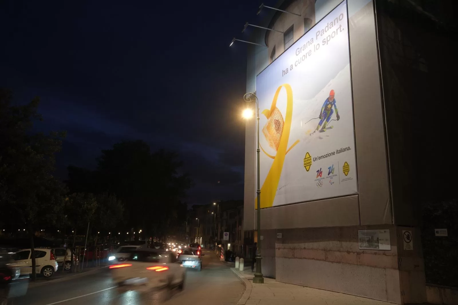 maxi-affissione-pubblicitaria-verona-ponte-pietra